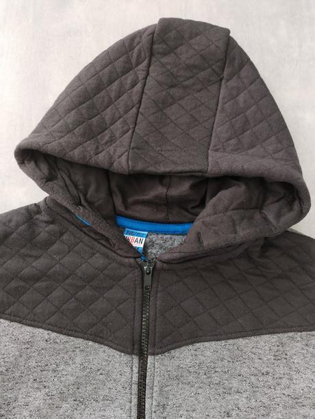 Mikina s kapucňou, 146