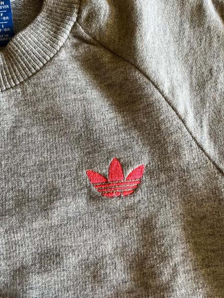 Hrubšie mikinové tričko adidas s vreckami vpredu, adidas,128