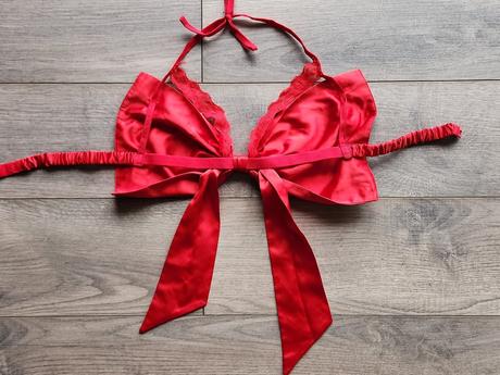 Červená podprsenka s mašľou, m