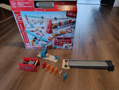 Hra robot faktory domino, 