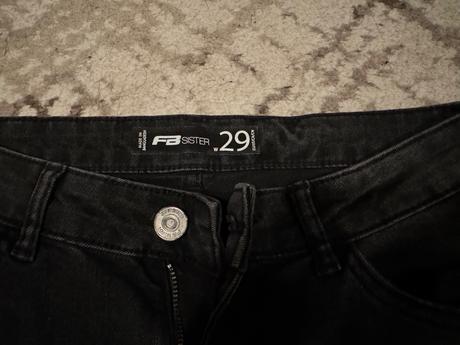 Predám tmavosivé rifle, 28