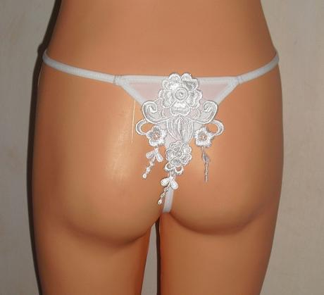 Sexy ozdobne biele tangaciky, s