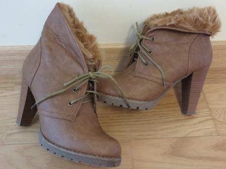 Kotníkové topánky na vysokom podpätku, 39