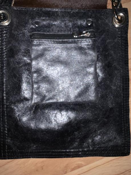Kožená crossbody kabelka s kravskou srsťou,