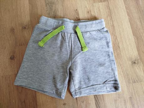 Kraťasy šmolkovia, 98