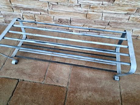 Kovovy botnik ikea portis bez poškodenia,