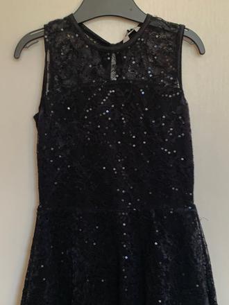 Čierne čipkované šaty, 134