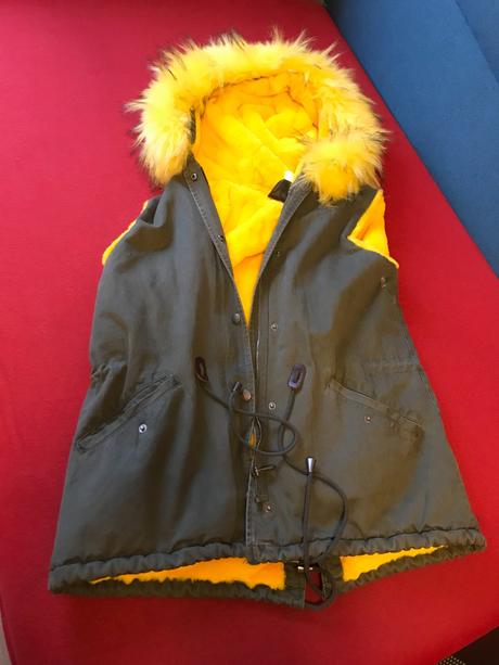 Vesta zateplena skapucou vel. s, s