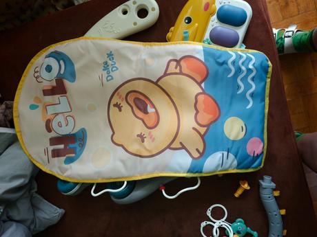 Hracia deka a chodítko v jednom, 