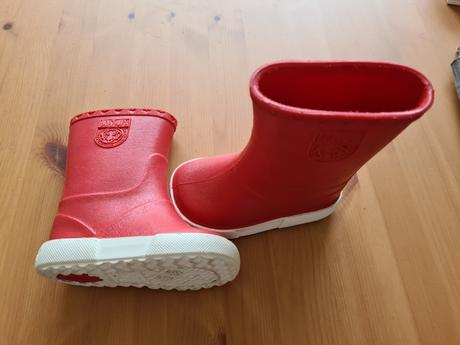 Gumáky boatilus, 21