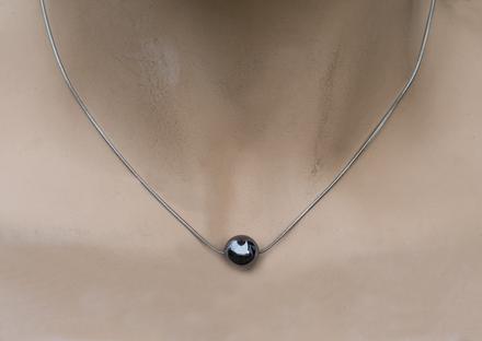 Minimalistický náhrdelník s terahertzom, 