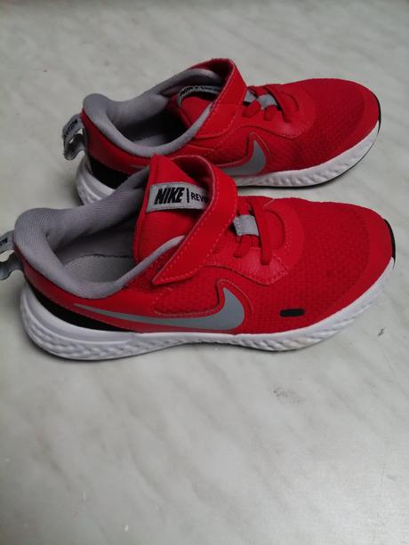 Botasky znackove nike červené vel. 31, nike,31