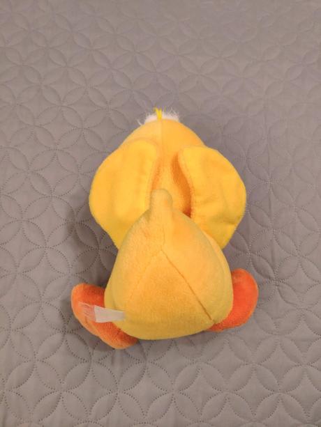 Plysova kacicka, vydava zvuk po stlaceni bruska, 