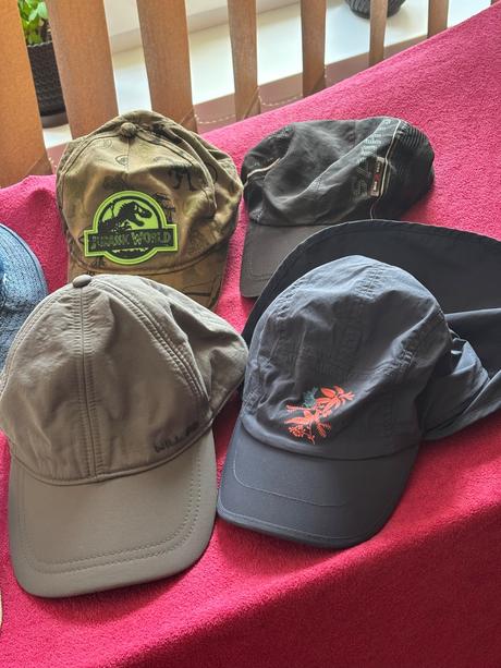 Balik šiltovky a klobúky spolu 12 ks, 50