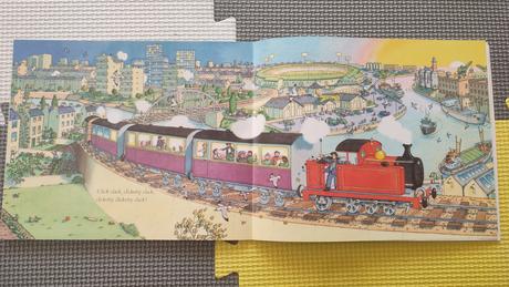 Night flight for the little red train - p,