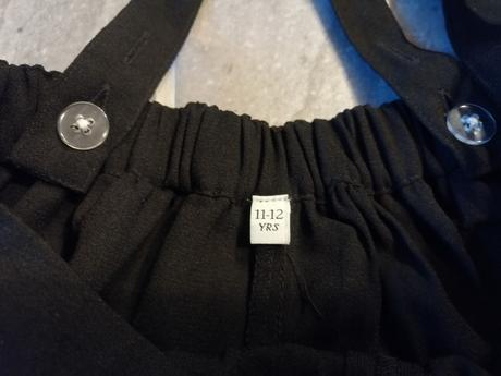 Kraťase mas,traky v152,11-12 r, ľahučké,ako sukňa, marks & spencer,152