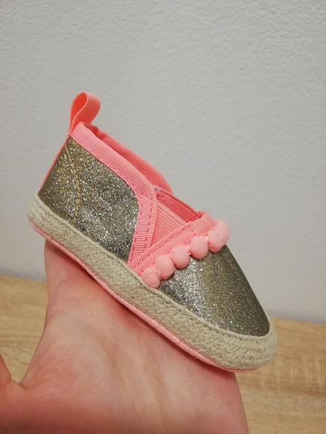 Zlaté trblietavé topánky, <17