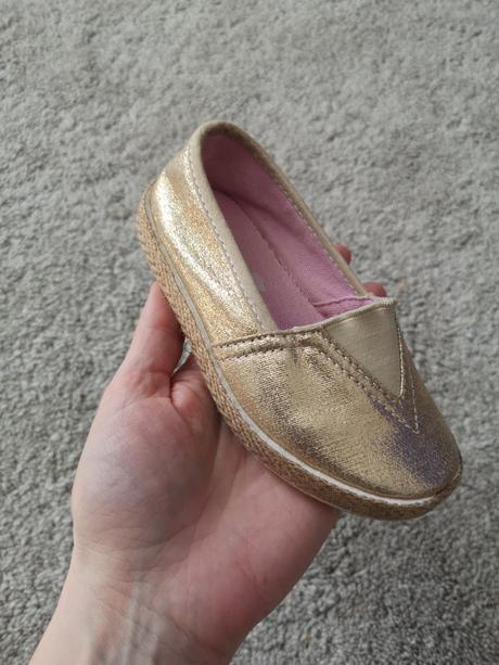 Slipony zlaté, 26
