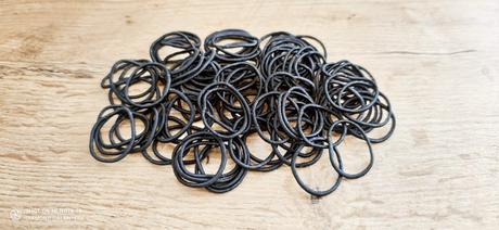 Gumičky- čierne - 20 kusov, 