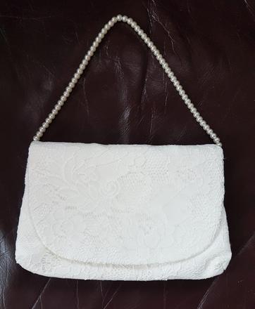 Biela čipkovaná kabelka,