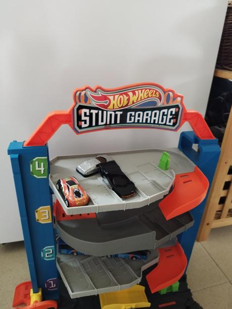 Hot wheels garáž/ parkovací dom, 