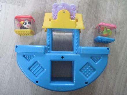 Noemova archa fisher price,