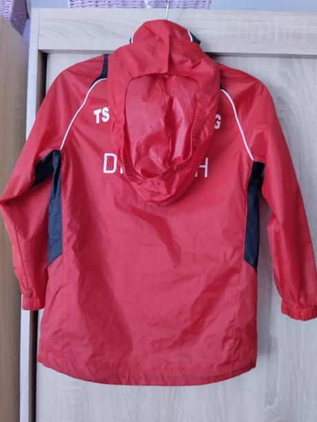 Nepremokavá bunda, 128