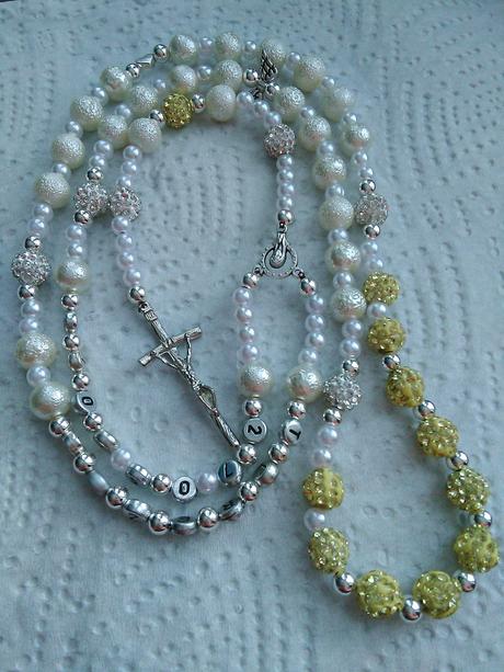 Ruženec s menom a dátumom e069, 