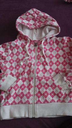 Mikinka s kapucňou, 98