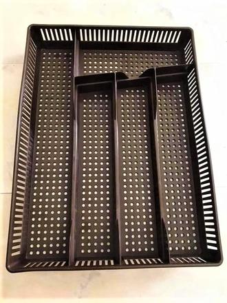 Plastový príborník,