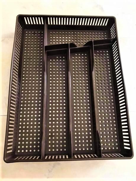 Plastový príborník, 