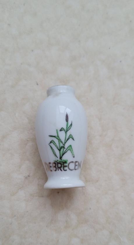 Miniatúrna porcelánová vázička, 