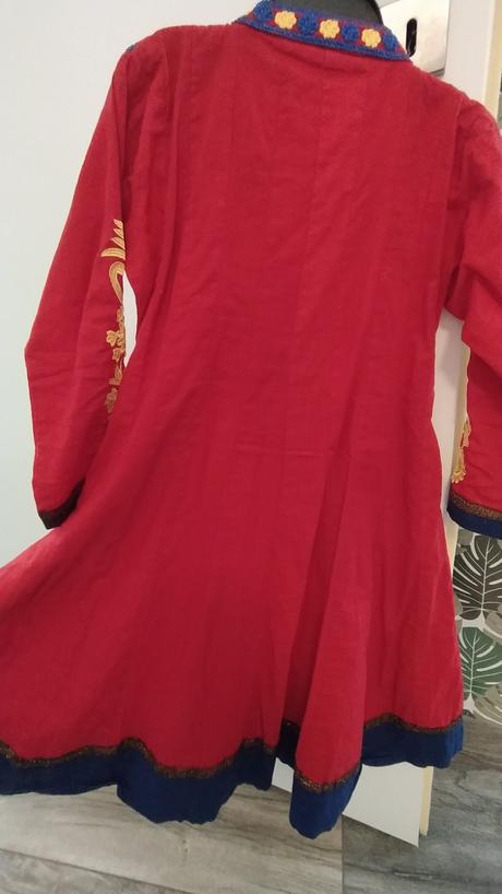 Vyšívané šaty č. 110-122, 116