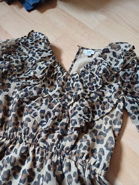 Nadherne leo šaty s volánmi, river island,122