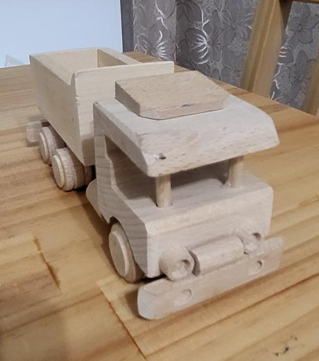 Drevené nákladné auto, 