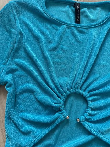 Nadherny top s vyrezom, s