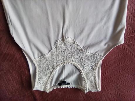 Biely top s cipkou, esmara,m