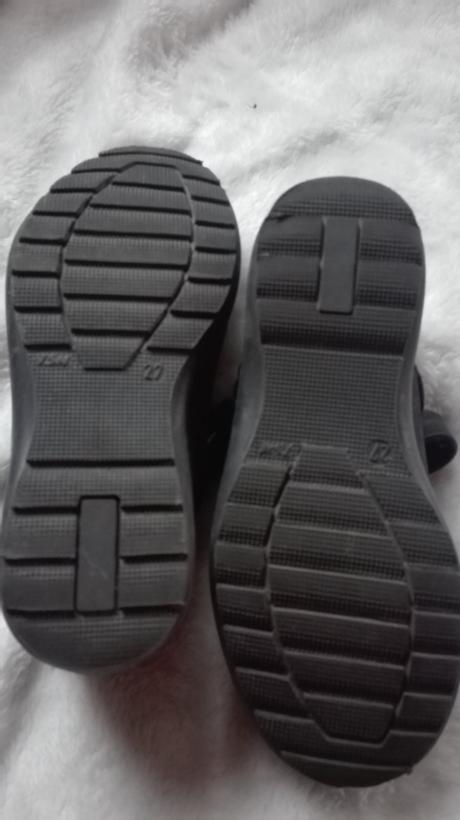 Poltopánky, essi,27