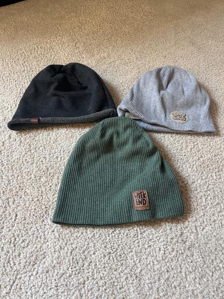 Čiapky, reserved,54