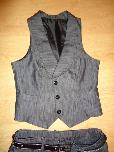 Komplet vestička + sukňa s opaskom, l