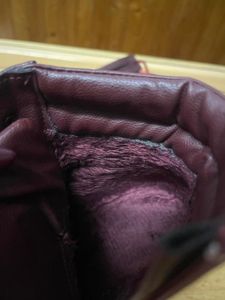 Dámske čižmy s červenými okrásnymi šnurkami, 37