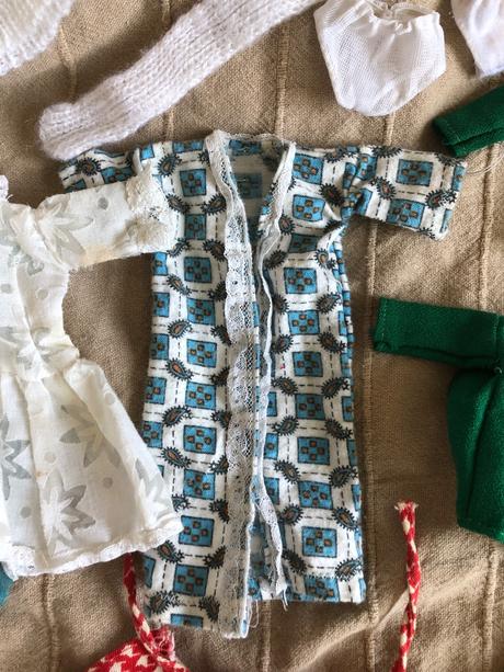 Šaty pre bábiku typu barbie,