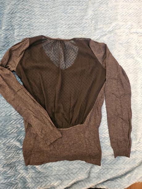 Sivý svetrík so sieťovinou na chrbte, stradivarius,s