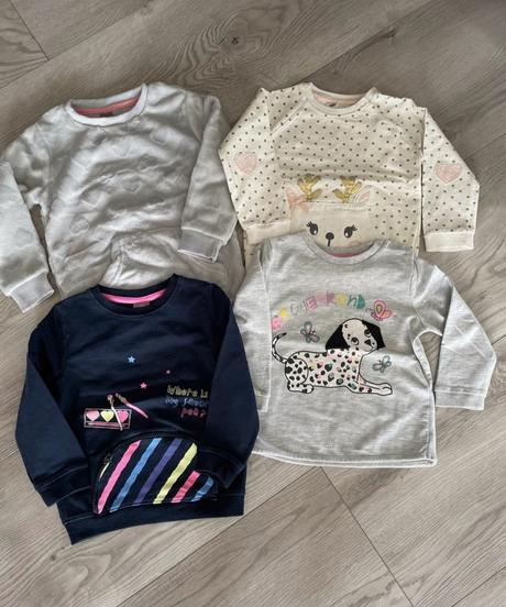 Dievcenske mikiny, 104