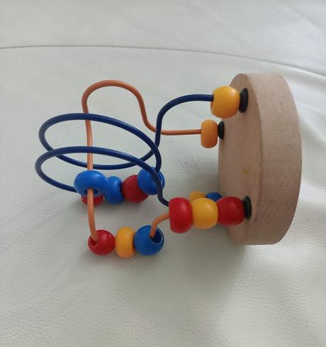 Drevený labyrint s korálkami, 