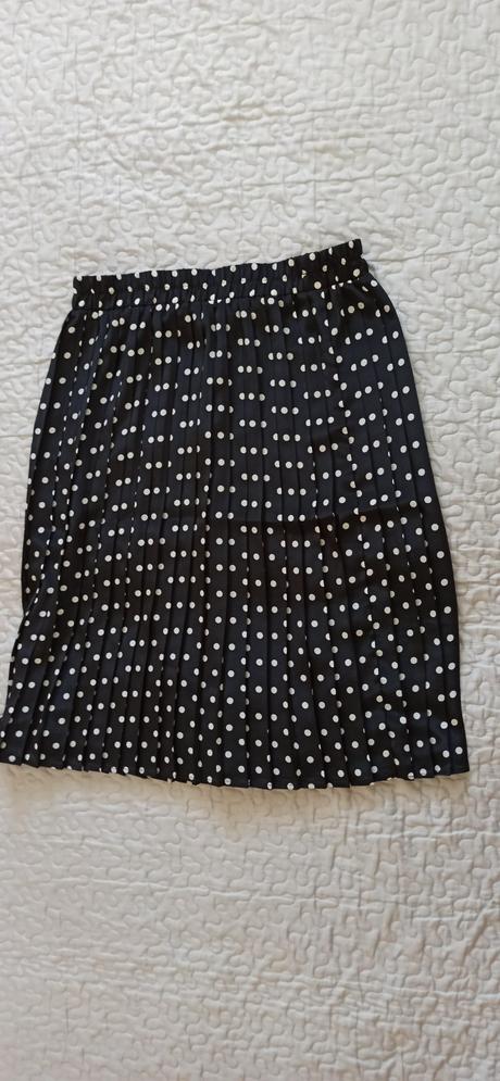 Plisovaná sukňa a bodkami, 40