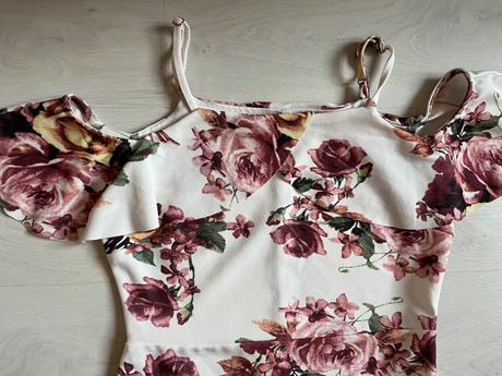 Saty s odhalenymi ramenami, gate,36