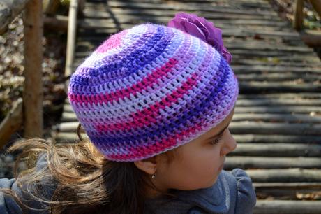 Háčkovaná čiapočka s kvetom, <50 - 158