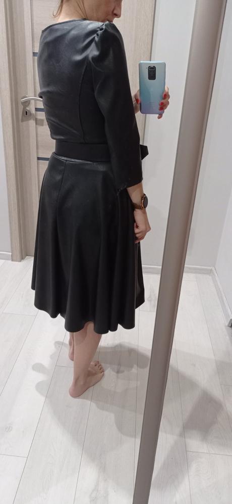 Koženkové šaty, 164