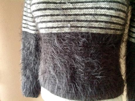 Chlpatý pulóver page one, s